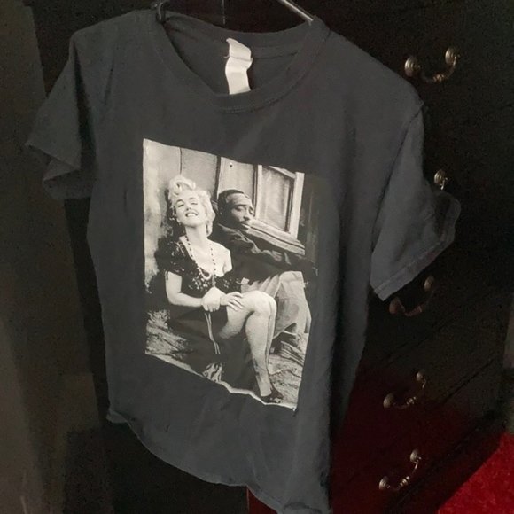 Gildan Tops - Marylin Monroe & Tupac t-shirt